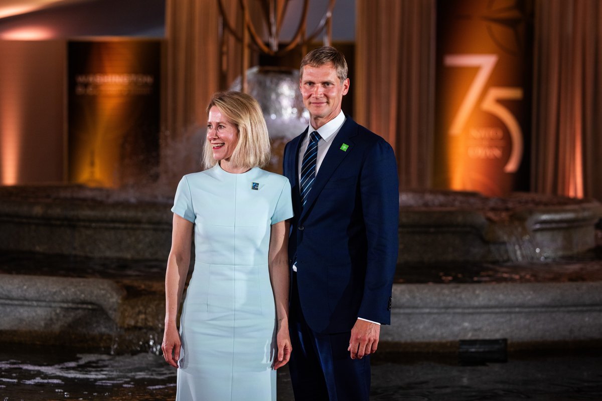 Премьер-министр Эстонии Кайя Каллас и ее супруг Арво Халлик на мероприятии, посвященному 75-летию НАТО в Вашингтоне, округ Колумбия, США, 9 июля 2024 года. Фото: Jim Lo Scalzo / EPA-EFE
