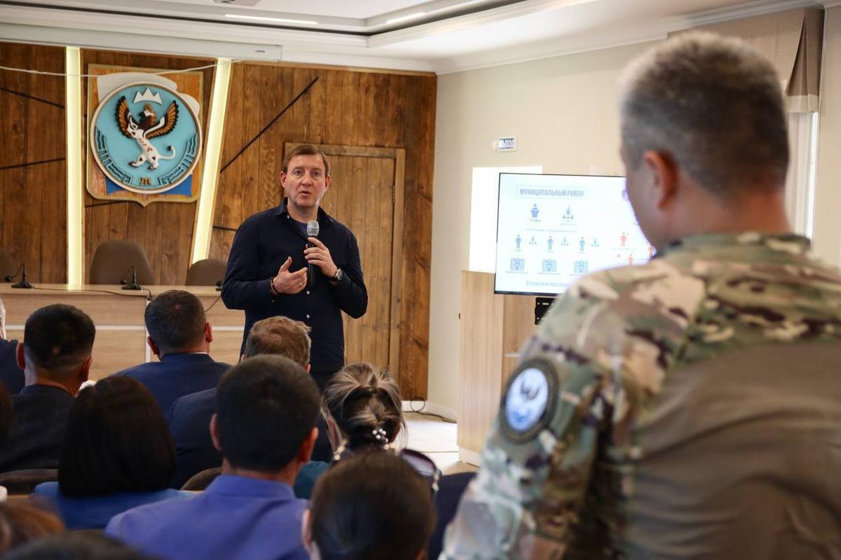 Андрей Турчак на встрече по муниципальной реформе в Шебалино, республика Алтай, 5 июня 2025 года. Фото: Андрей Турчак /  Telegram