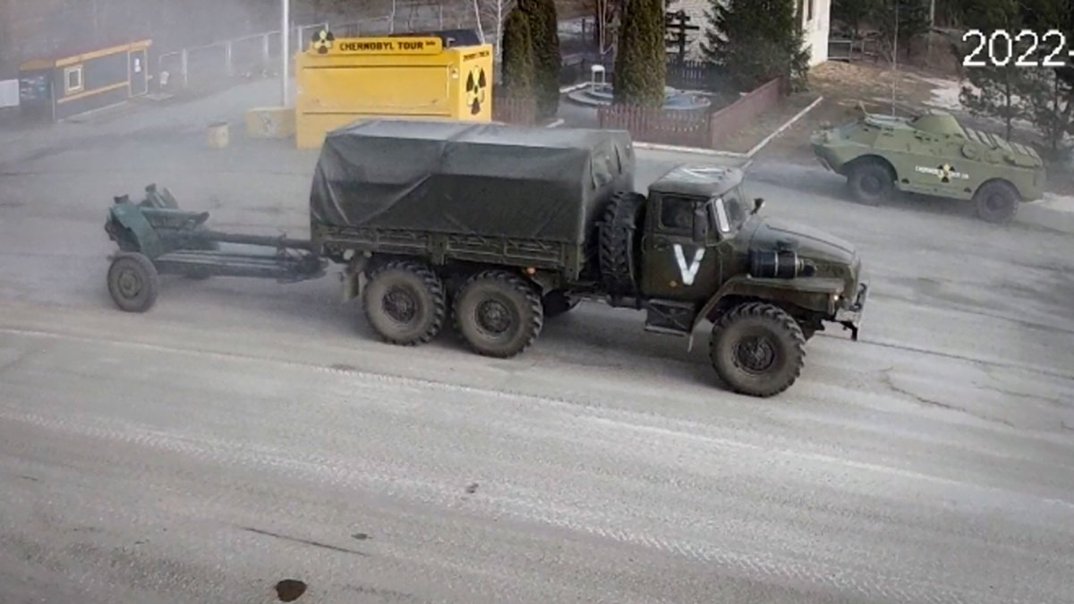Российские военные у КПП «Дитятки», 25 февраля 2022 года. Фото: Yaroslav Yemelianenko / Chernobyl Tour / AP Photo / Scanpix / LETA