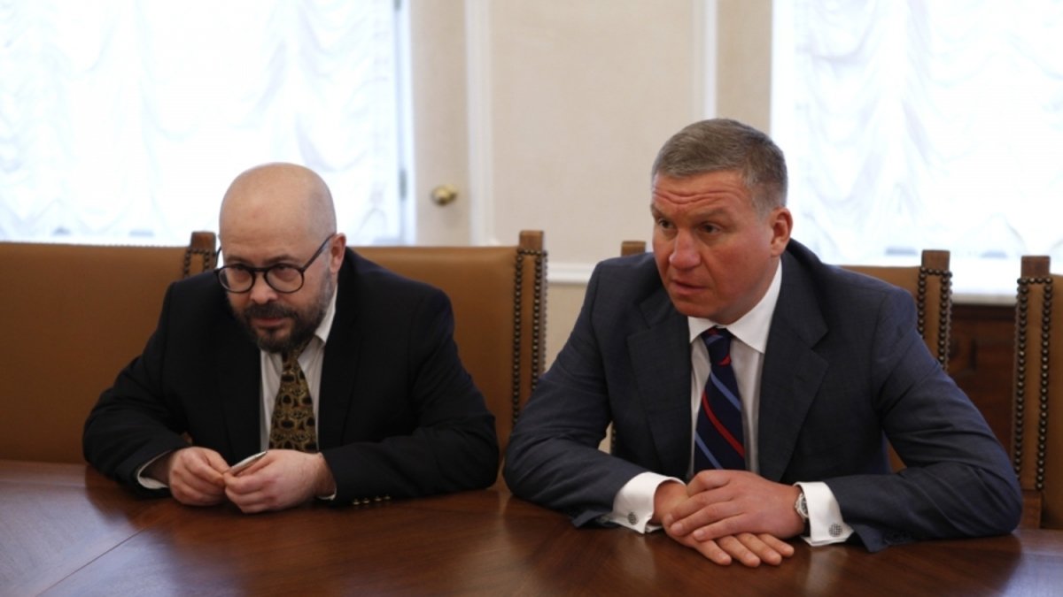 Алексей Бобров и Артем Биков. Фото: ДИП, пресс-служба мэрии Нижнего Тагила